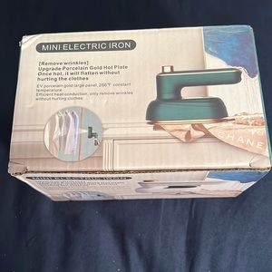 “NWOT”MINI ELECTRIC IRON